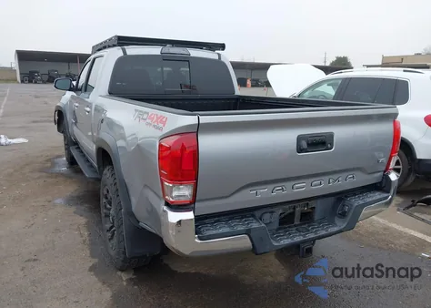 2017 Toyota Tacoma Trd Off Road z USA, uszkodzony, nr VIN 3TMDZ5BN0HM016088